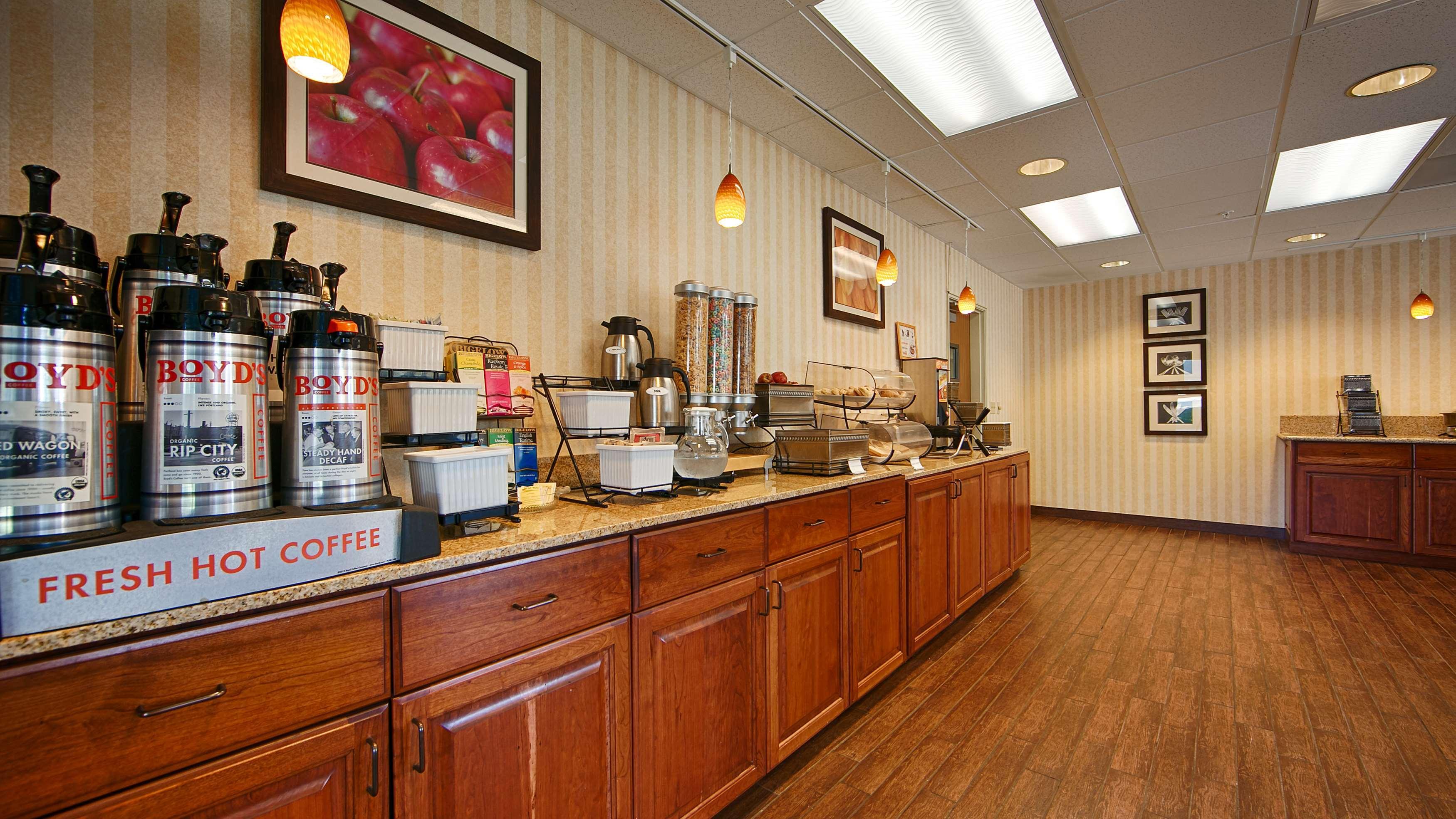 Best Western Plus Rama Inn & Suites Ла-Гранде Экстерьер фото